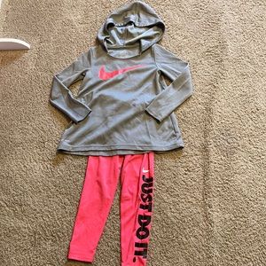 2 piece Nike outfit size 6 medium. Like new condition.